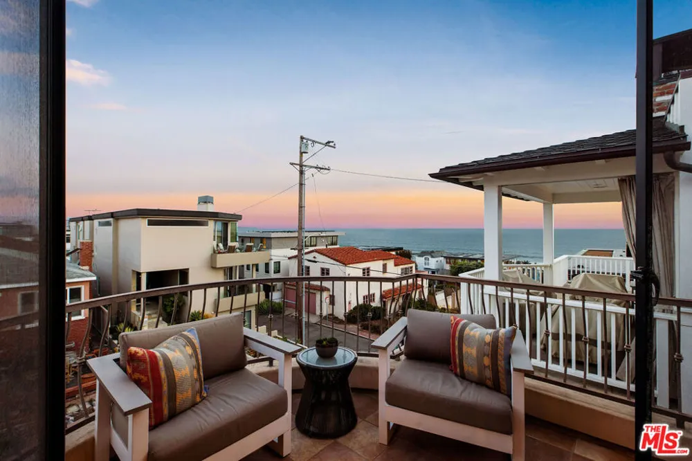 221 3rd Street Manhattan Beach, CA 90266