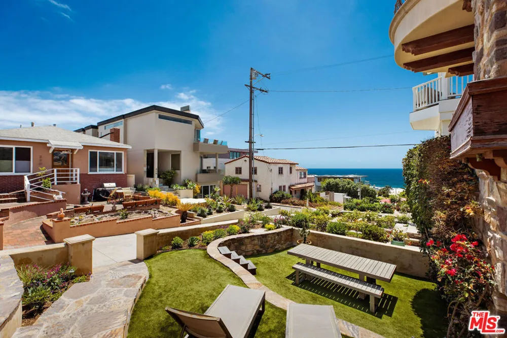 221 3rd Street Manhattan Beach, CA 90266