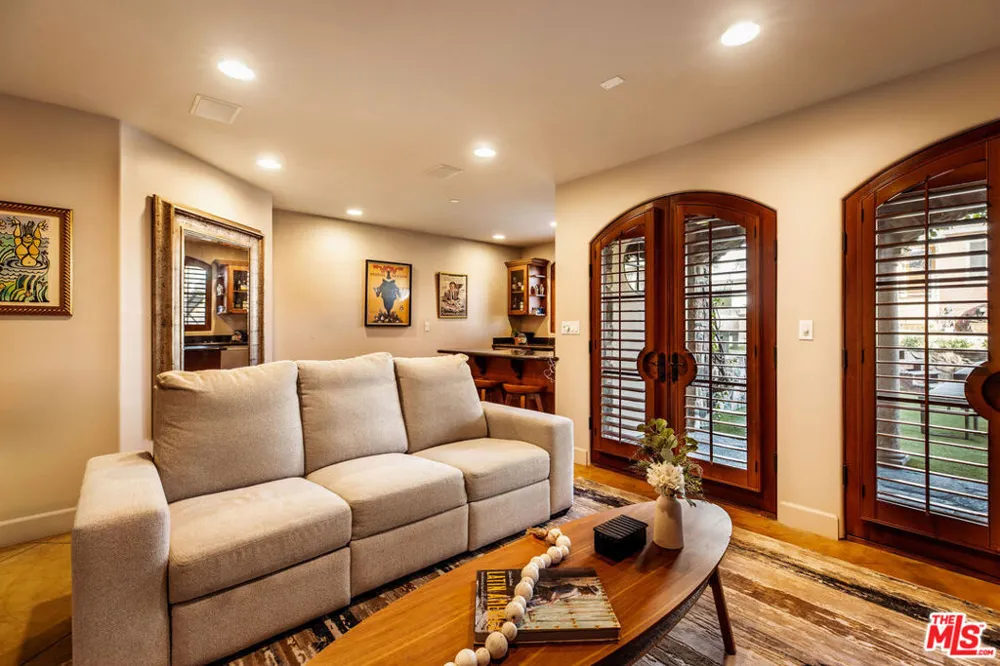 221 3rd Street Manhattan Beach, CA 90266