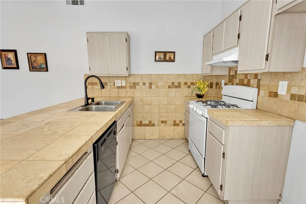 15036 Milford Adelanto, CA 92301
