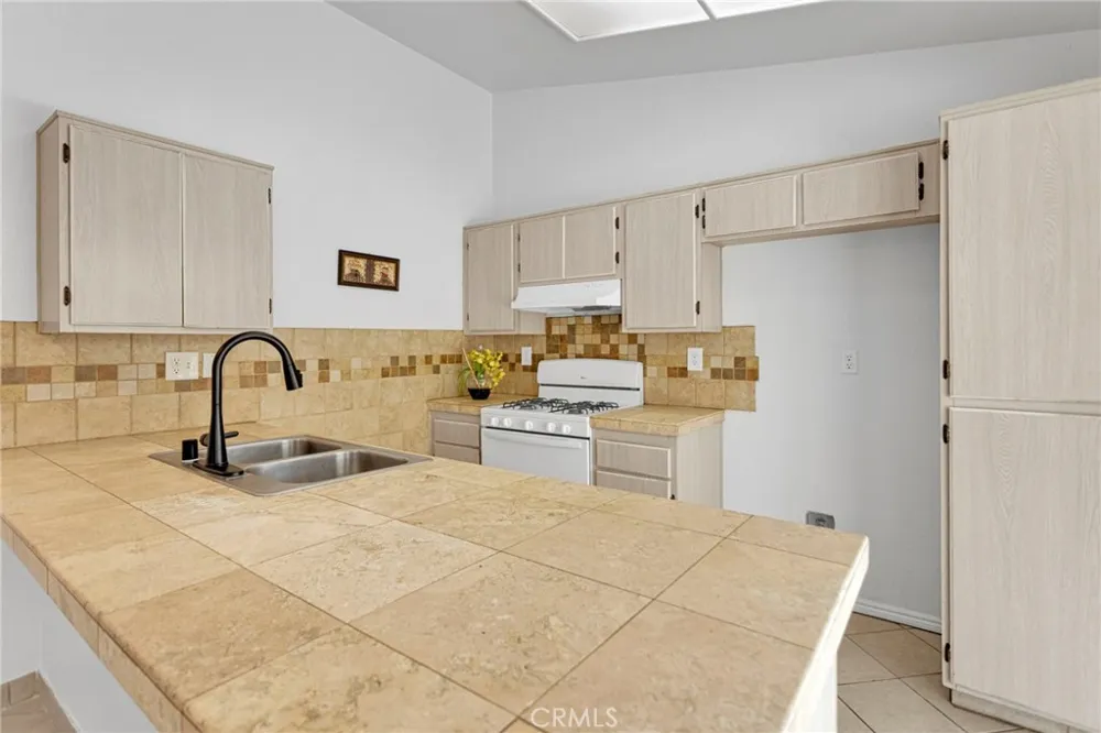 15036 Milford Adelanto, CA 92301