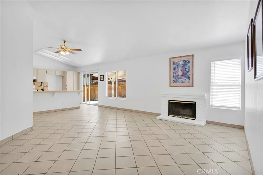 15036 Milford Adelanto, CA 92301