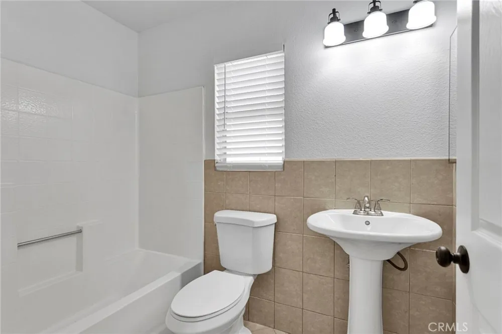 15036 Milford Adelanto, CA 92301