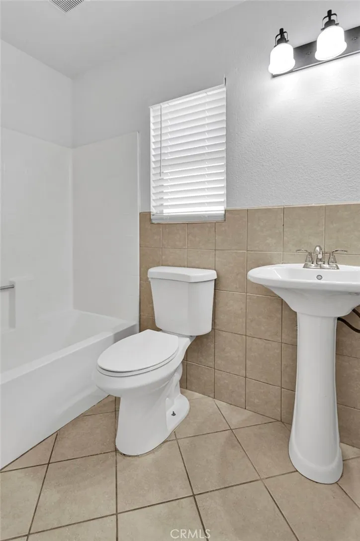15036 Milford Adelanto, CA 92301