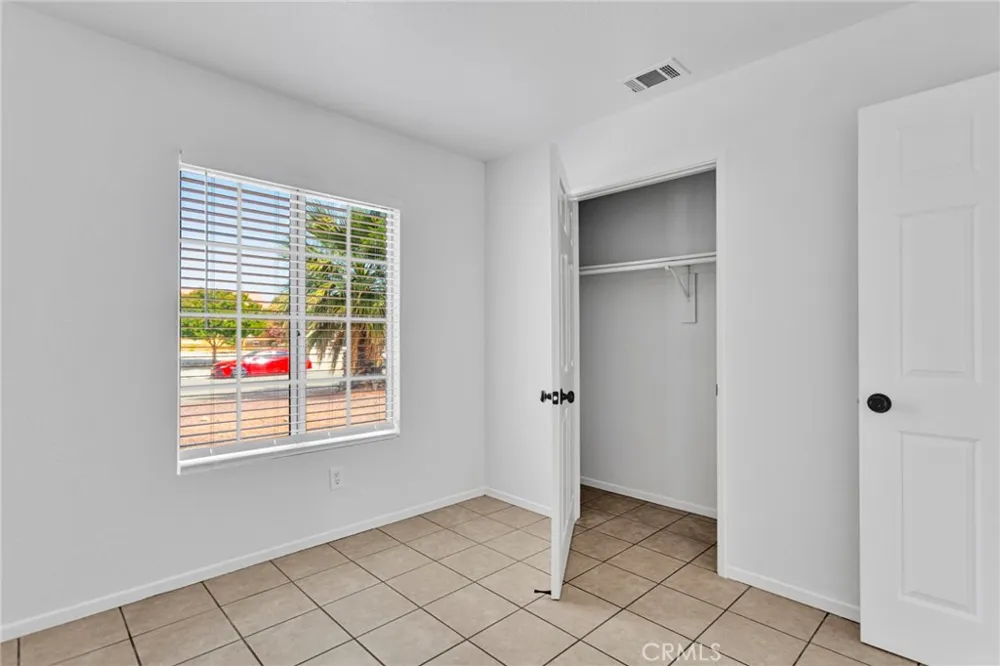 15036 Milford Adelanto, CA 92301