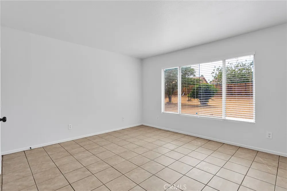 15036 Milford Adelanto, CA 92301