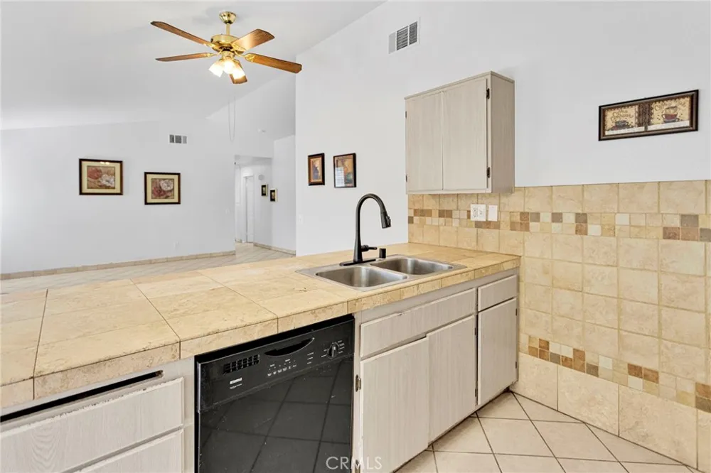 15036 Milford Adelanto, CA 92301