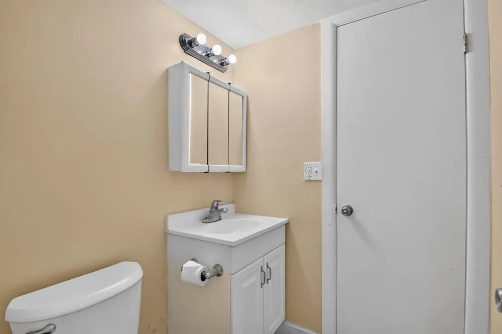 1505 Crescent Circle #B24 Lake Park, FL 33403