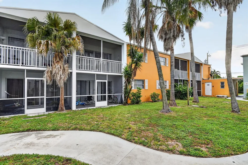 1505 Crescent Circle #B24 Lake Park, FL 33403