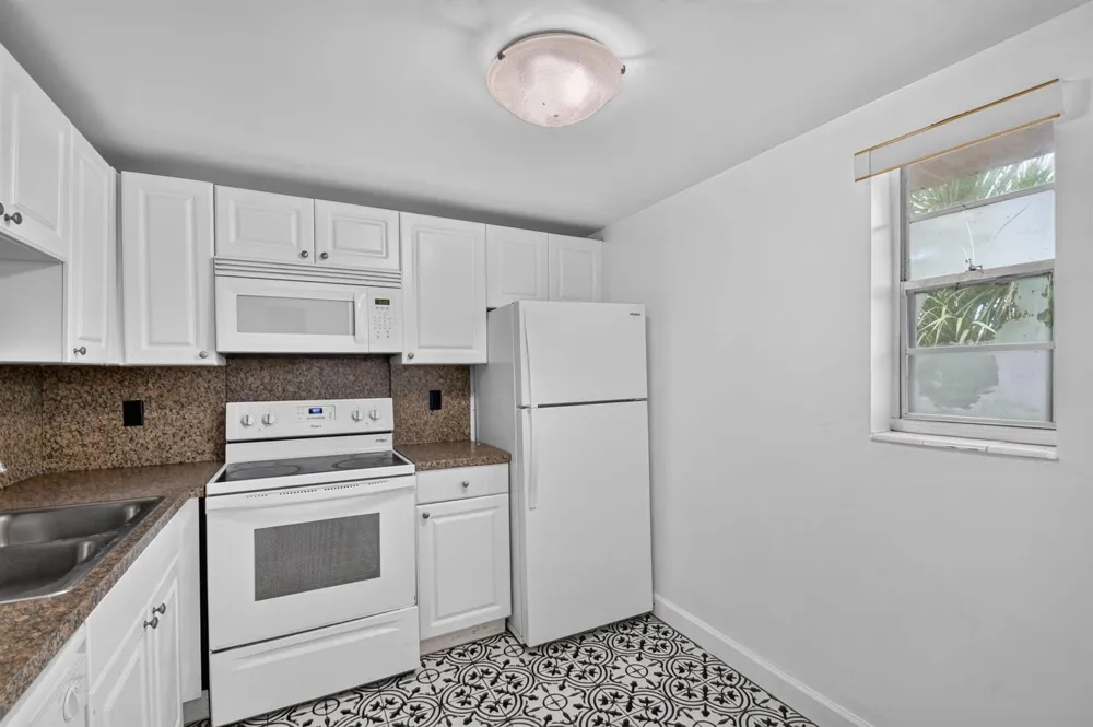 1505 Crescent Circle #B24 Lake Park, FL 33403