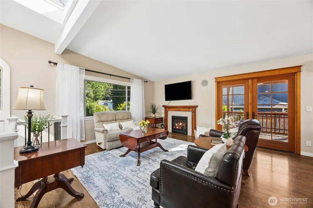 15438 SE 42nd Street Bellevue, WA 98006
