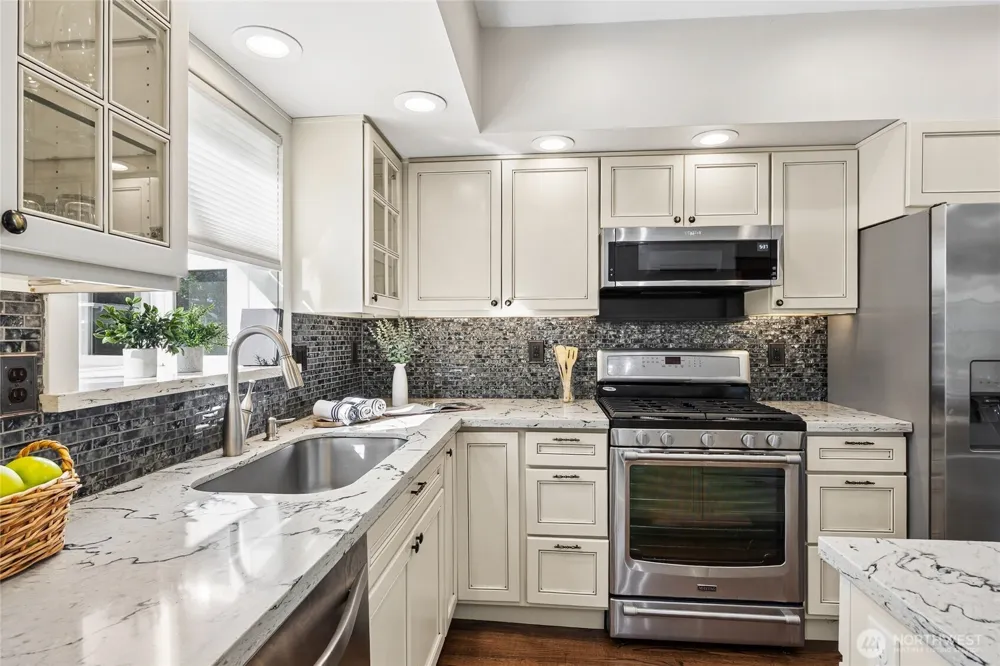 15438 SE 42nd Street Bellevue, WA 98006