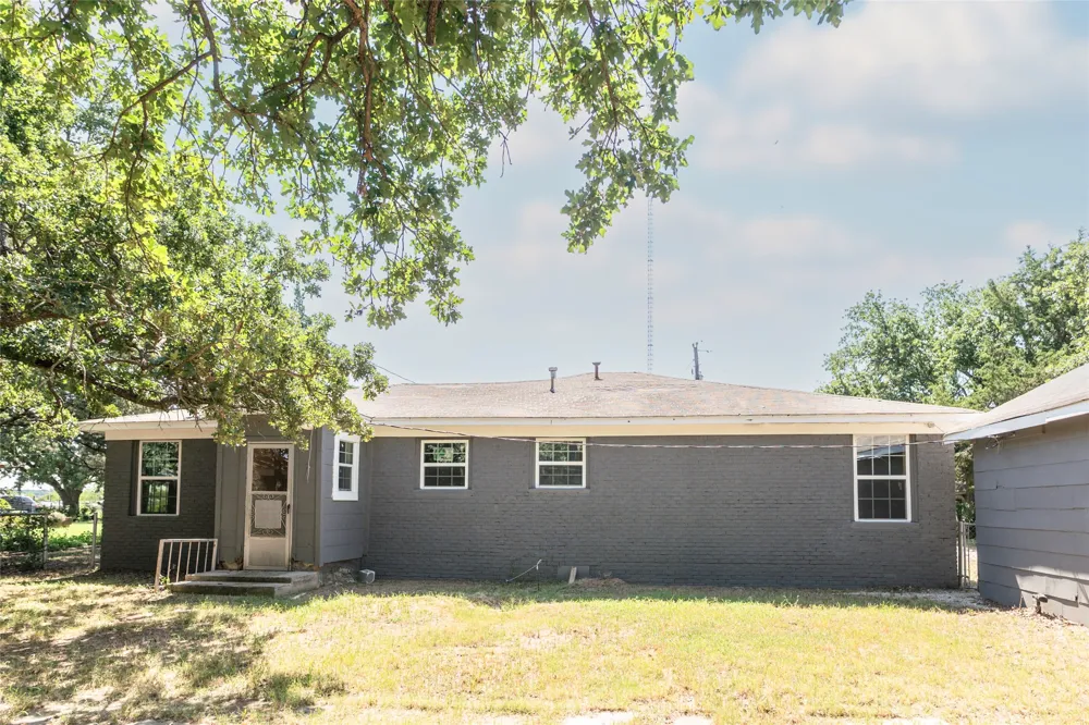 304 Jack Grace Hill Road Bowie, TX 76230