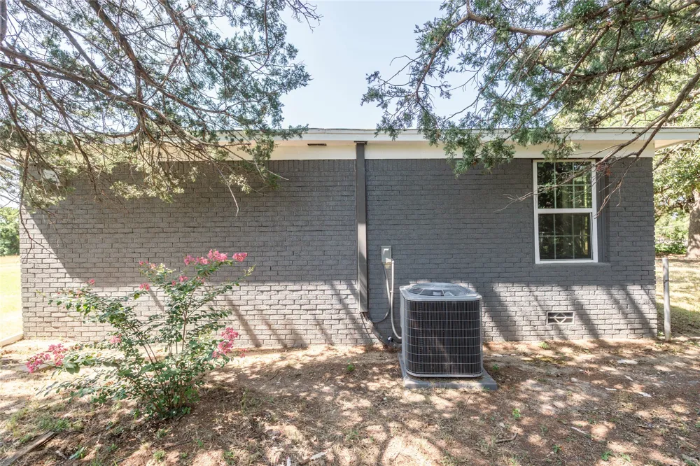 304 Jack Grace Hill Road Bowie, TX 76230