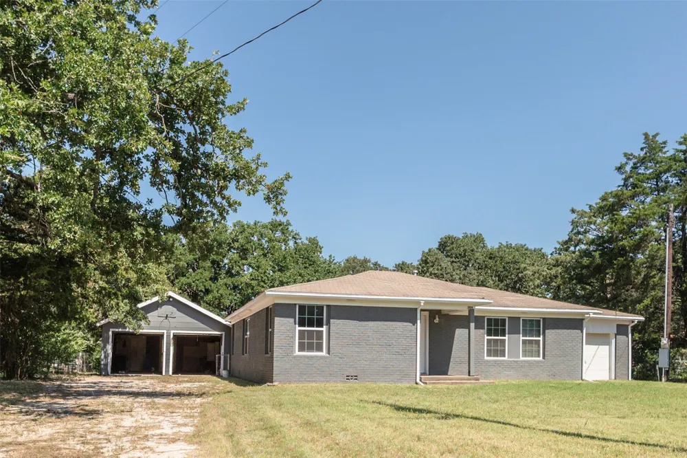 304 Jack Grace Hill Road Bowie, TX 76230