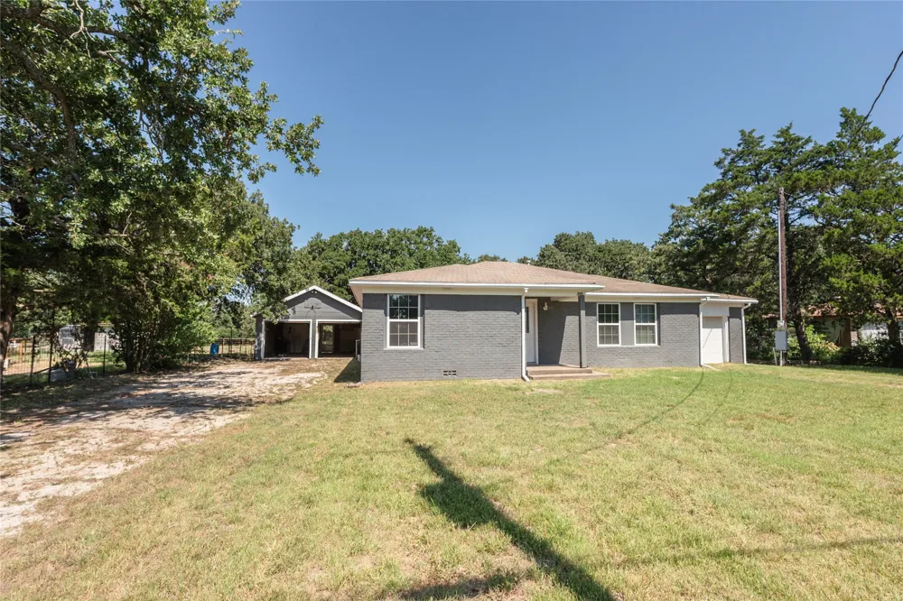 304 Jack Grace Hill Road Bowie, TX 76230