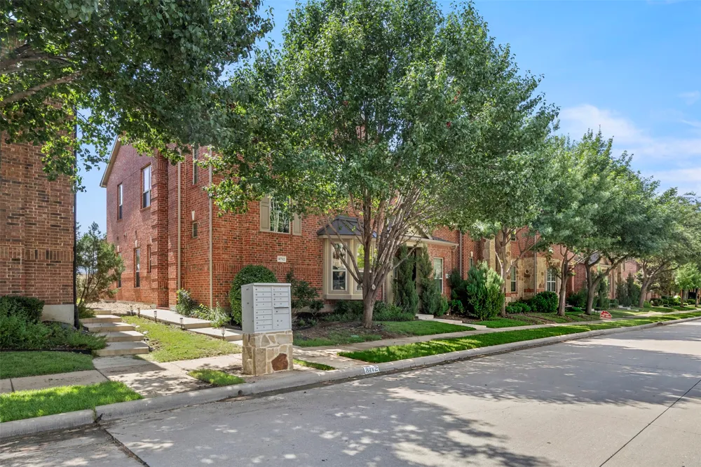 8712 Iron Horse Drive Irving, TX 75063