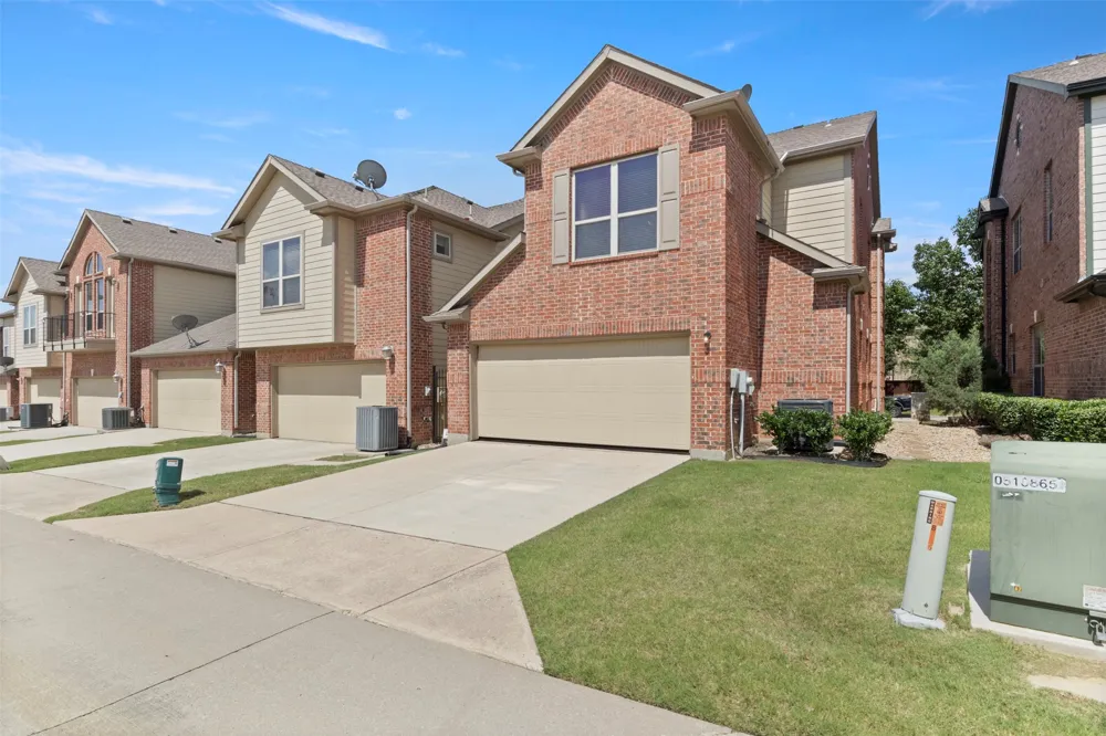 8712 Iron Horse Drive Irving, TX 75063