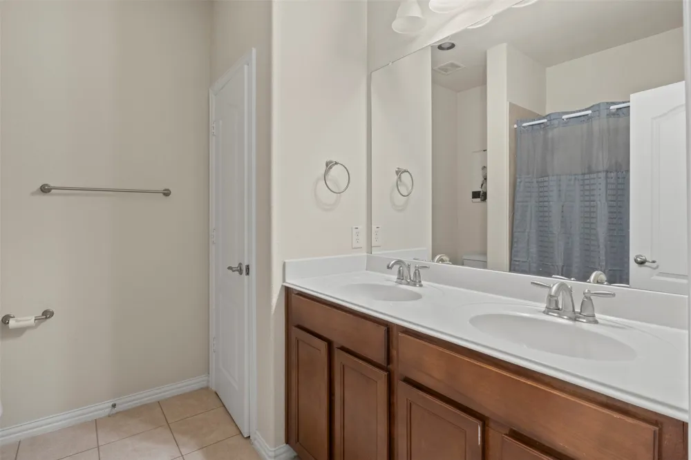 8712 Iron Horse Drive Irving, TX 75063