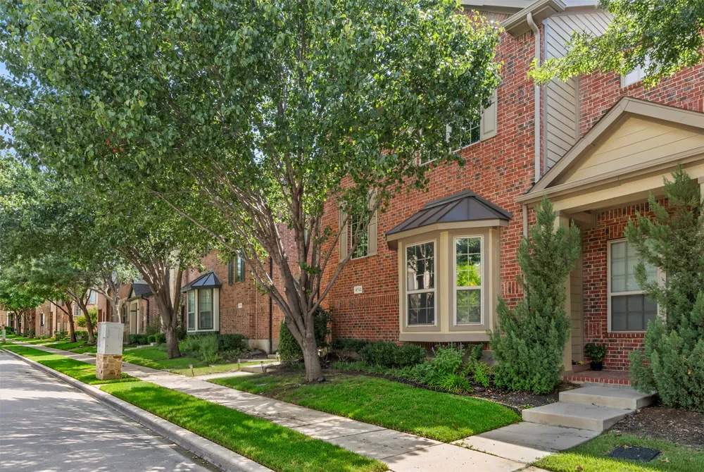 8712 Iron Horse Drive Irving, TX 75063