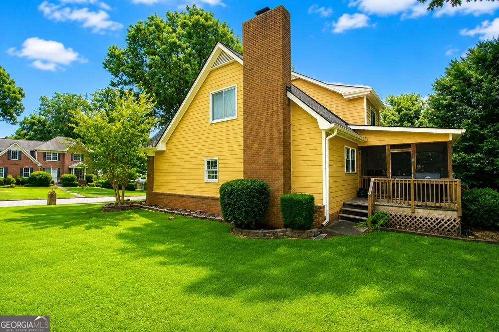 5817 Lost Grove DR NW Lilburn, GA 30047