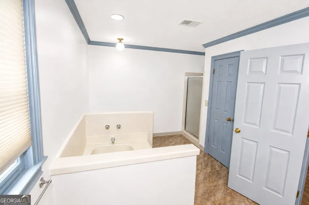 5817 Lost Grove DR NW Lilburn, GA 30047