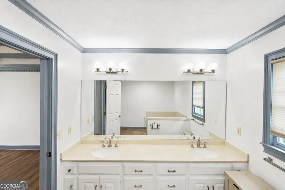 5817 Lost Grove DR NW Lilburn, GA 30047