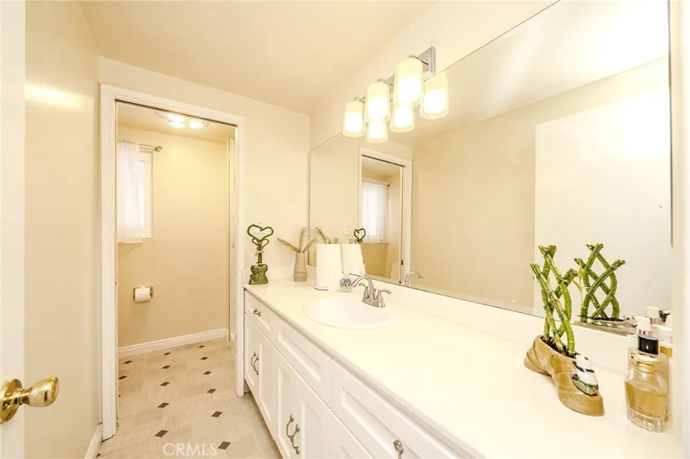 4908 Onyx Torrance, CA 90503