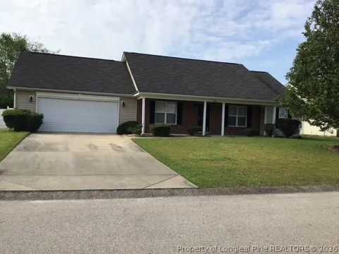 696 Fairfield Circle