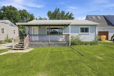 1112 E 39th Place