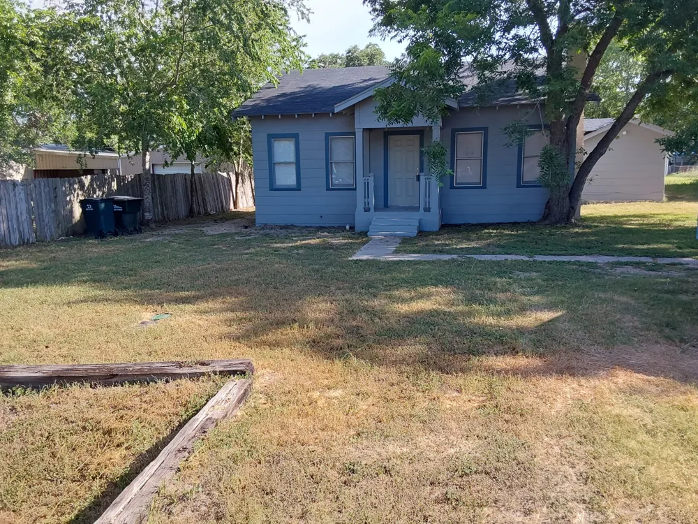 513 San Marcos Highway Luling, TX 78648
