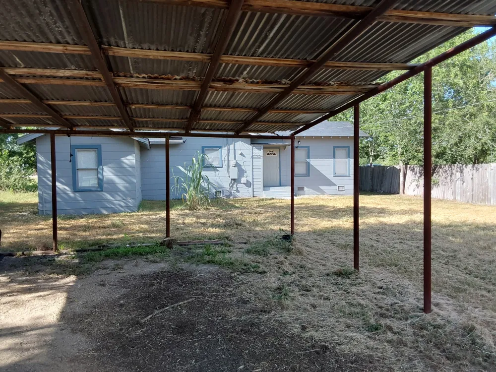 513 San Marcos Highway Luling, TX 78648