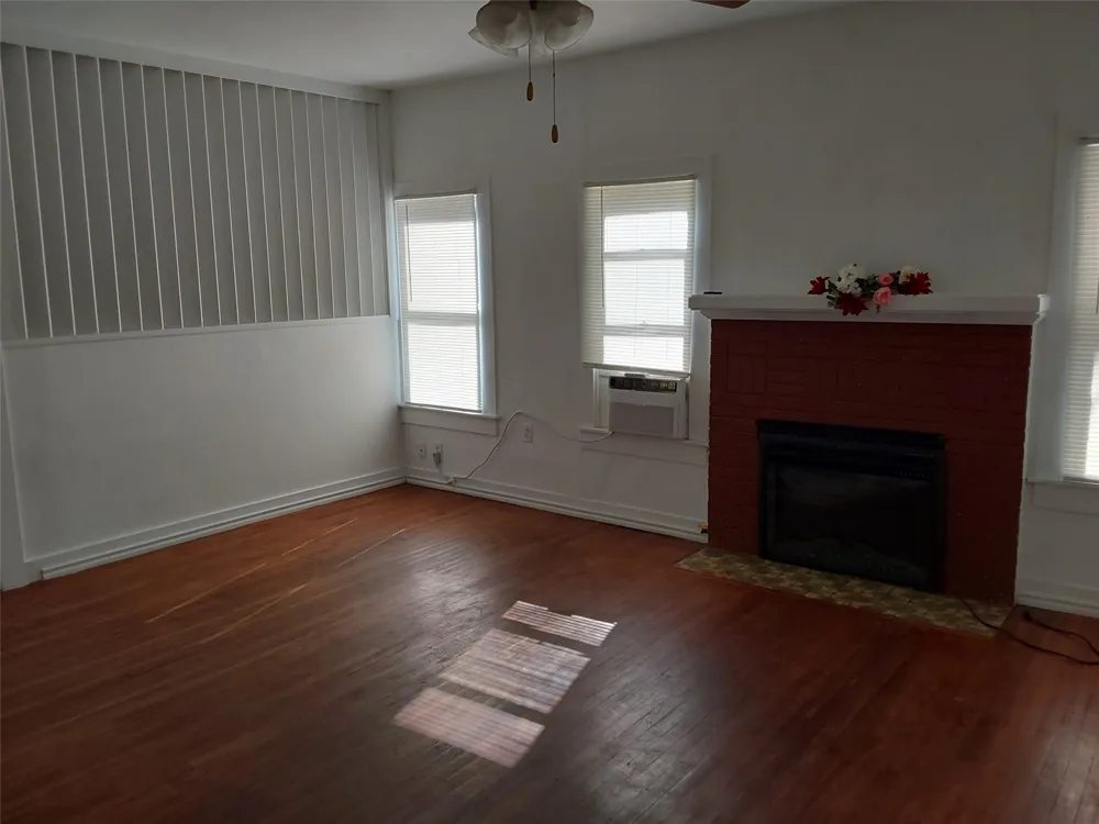 513 San Marcos Highway Luling, TX 78648