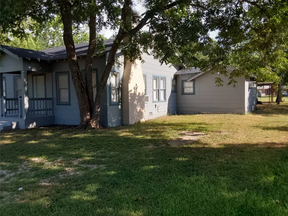 513 San Marcos Highway Luling, TX 78648