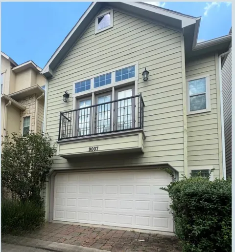 9007 Harbor Hills Drive