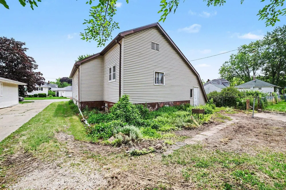 817 Wright Street Saginaw City, MI 48602