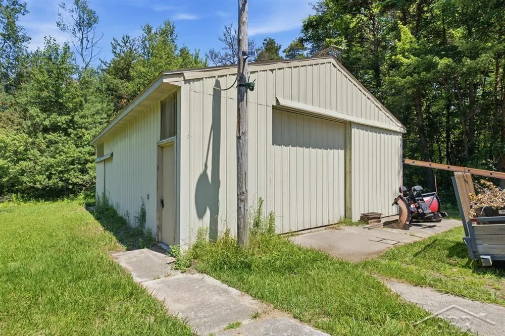 3109 E Monroe Road Larkin Charter Township, MI 48642