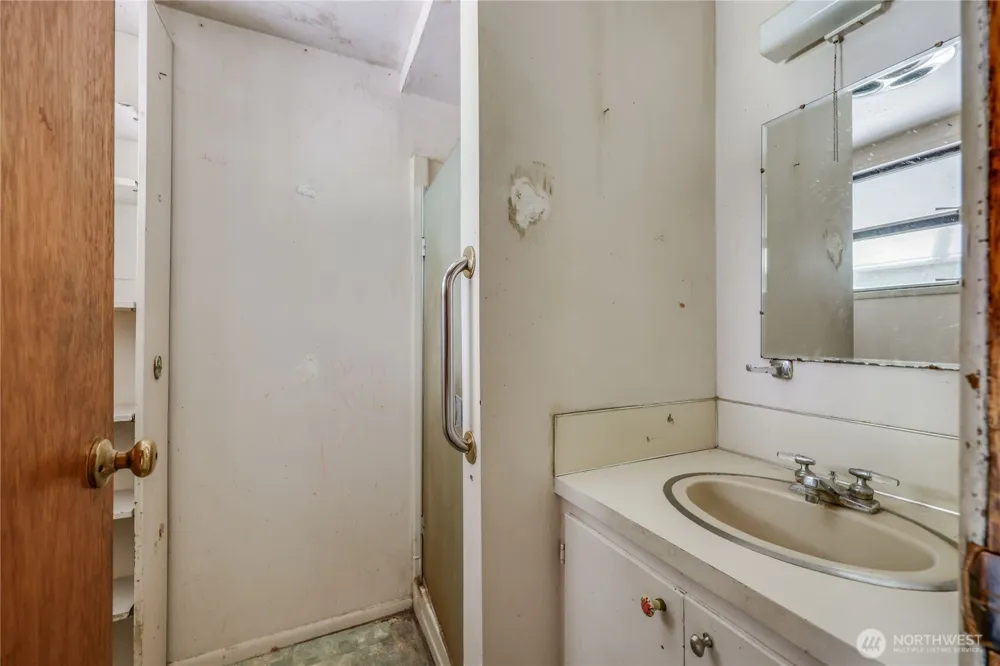 1790 W Valley Road Chimacum, WA 98325