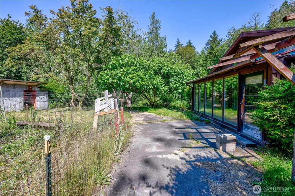 1790 W Valley Road Chimacum, WA 98325