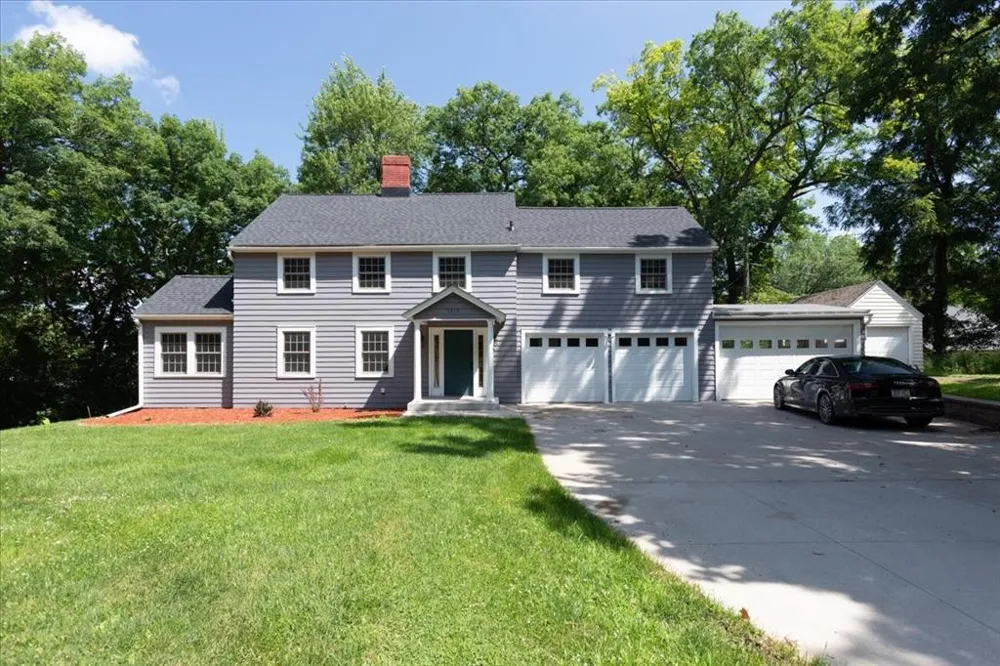 1319 Oakwood Avenue Menomonie, WI 54751