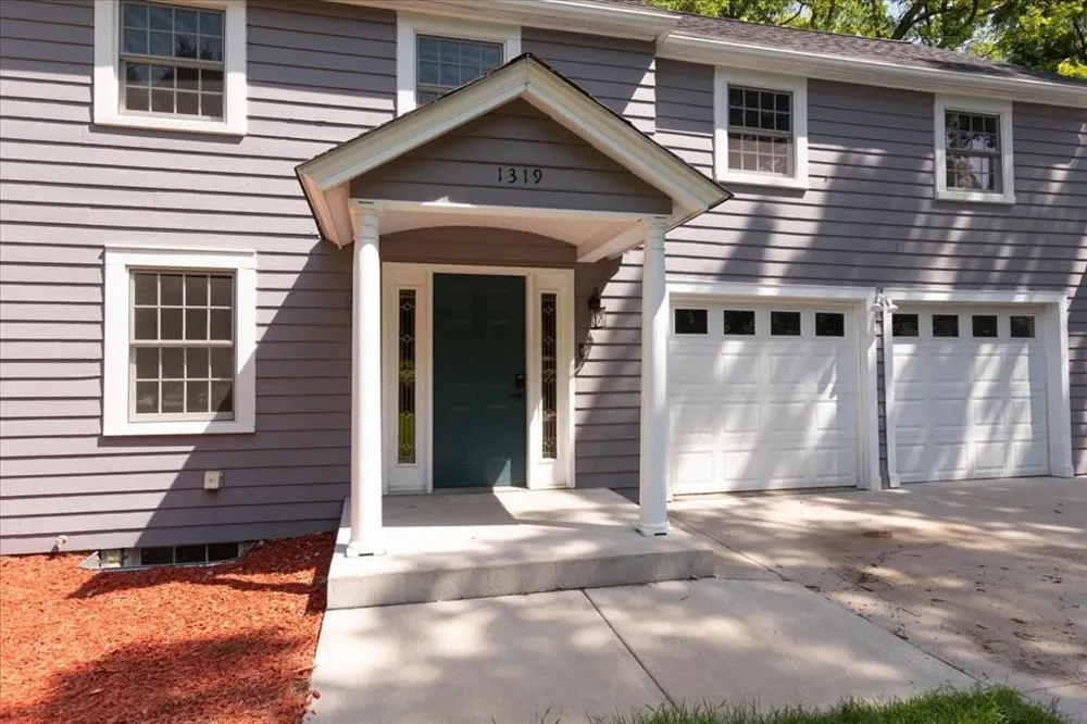 1319 Oakwood Avenue Menomonie, WI 54751