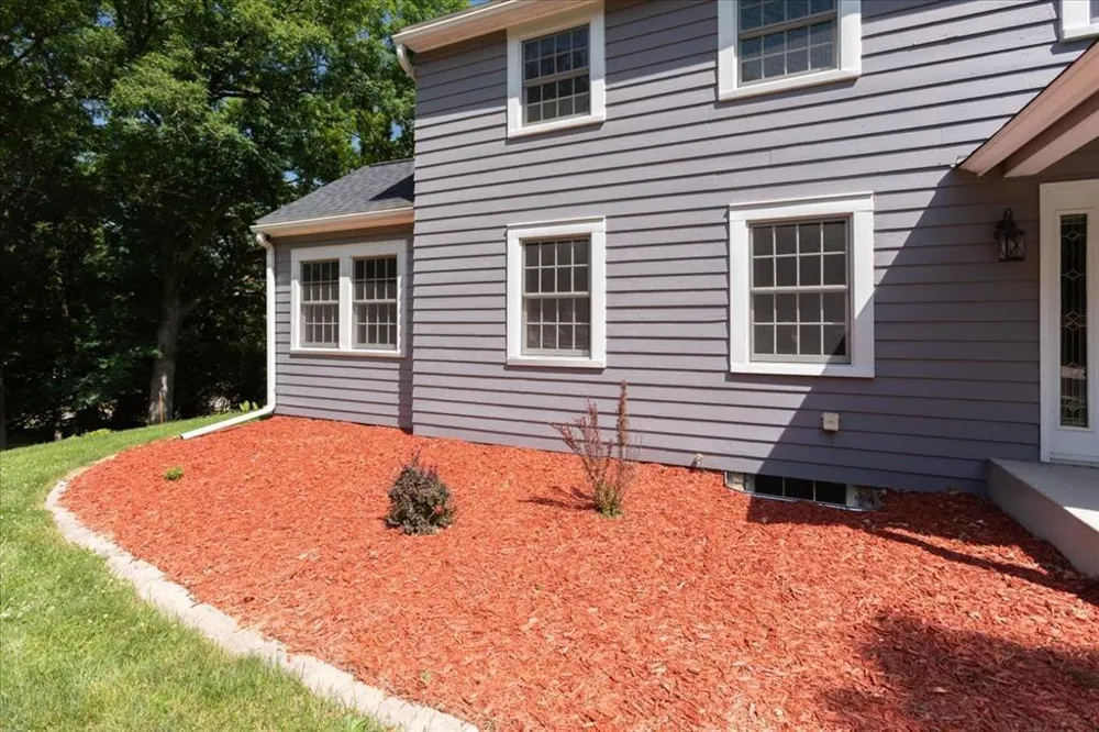 1319 Oakwood Avenue Menomonie, WI 54751