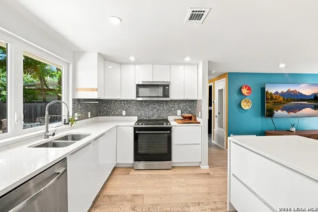 4610 TANNEY ST Austin, TX 78721