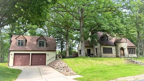 910 Oakwood Boulevard