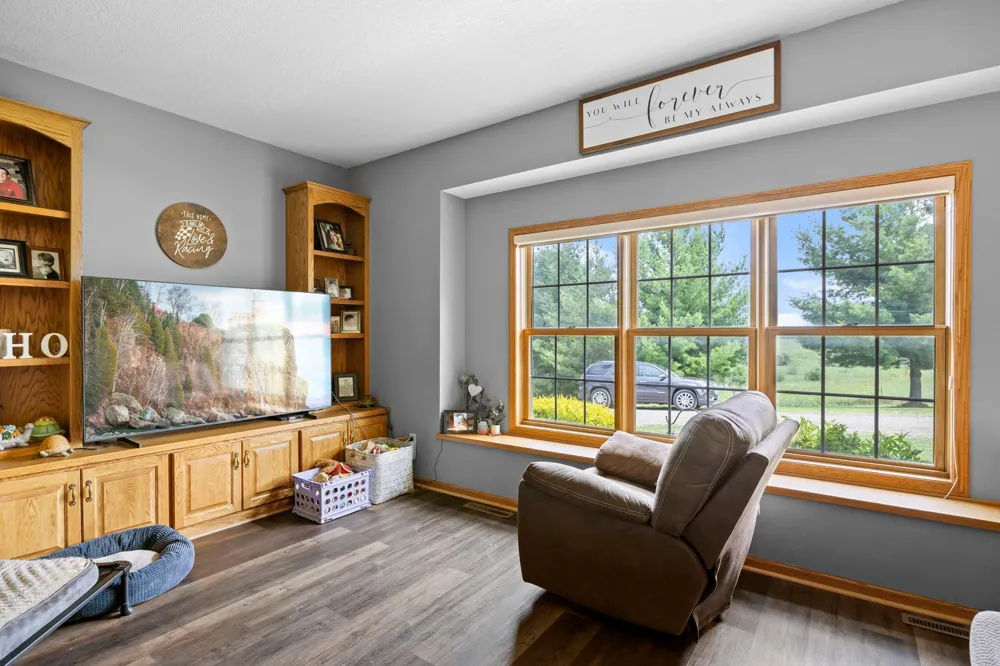 2490 Deer Drive Stanchfield, MN 55080