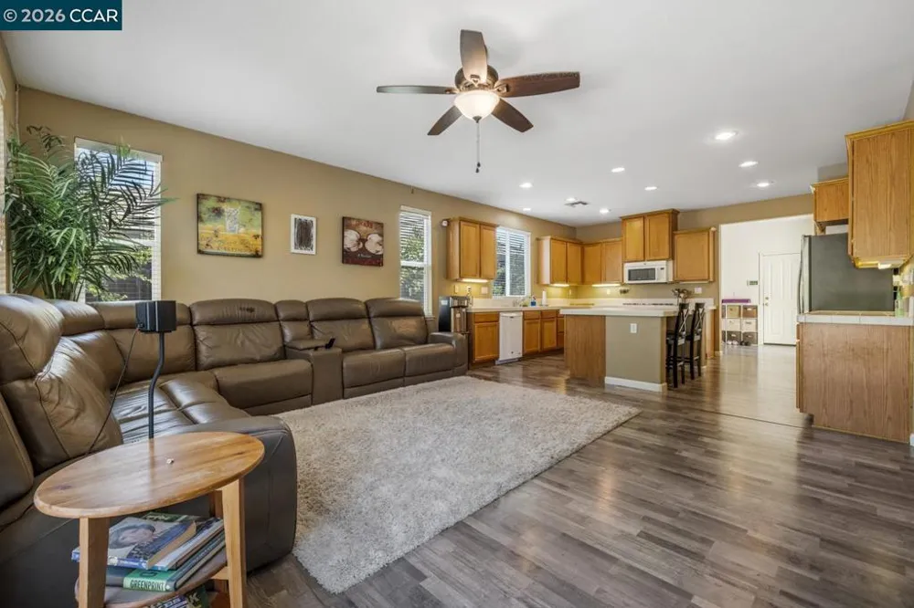 1117 Van Gogh Lane Patterson, CA 95363