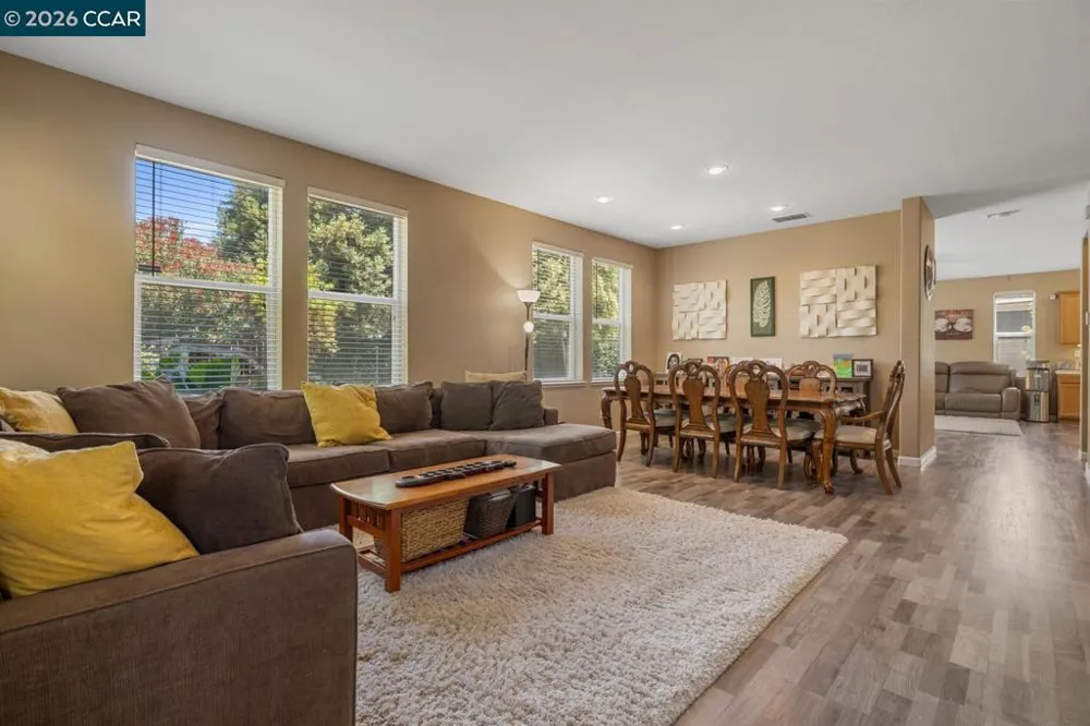 1117 Van Gogh Lane Patterson, CA 95363