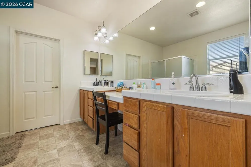 1117 Van Gogh Lane Patterson, CA 95363