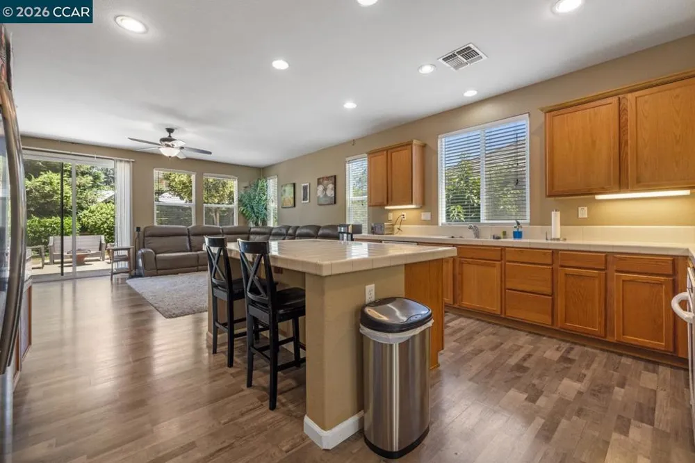 1117 Van Gogh Lane Patterson, CA 95363