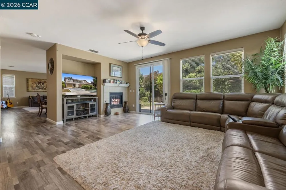 1117 Van Gogh Lane Patterson, CA 95363